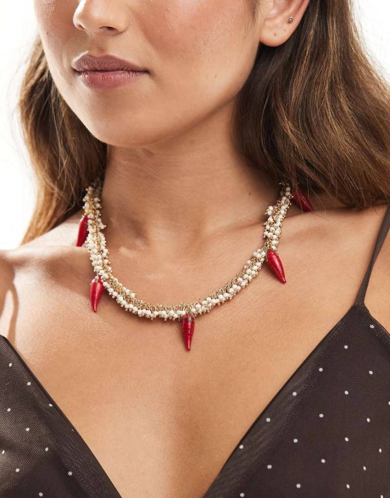 Accessorize - Goldfarbene Statement-Halskette mit Chili-Anhängern und Zierperlen von Accessorize