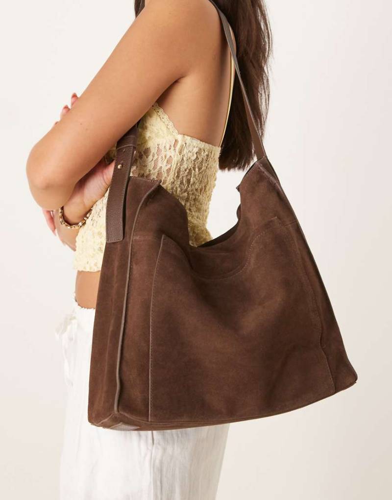 Accessorize - Große Schultertasche aus Wildleder in Schokobraun mit Tasche von Accessorize