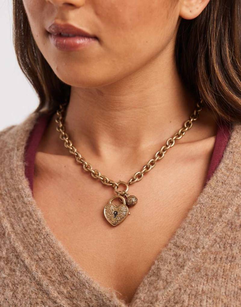 Accessorize - Klobige Halskette in gebürsteter Goldoptik mit Herz- und Schlossanhänger-Goldfarben Accessorize - Klobige Halskette in gebürsteter Goldoptik mit Herz- und Schlossanhänger-Goldfarben von Accessorize