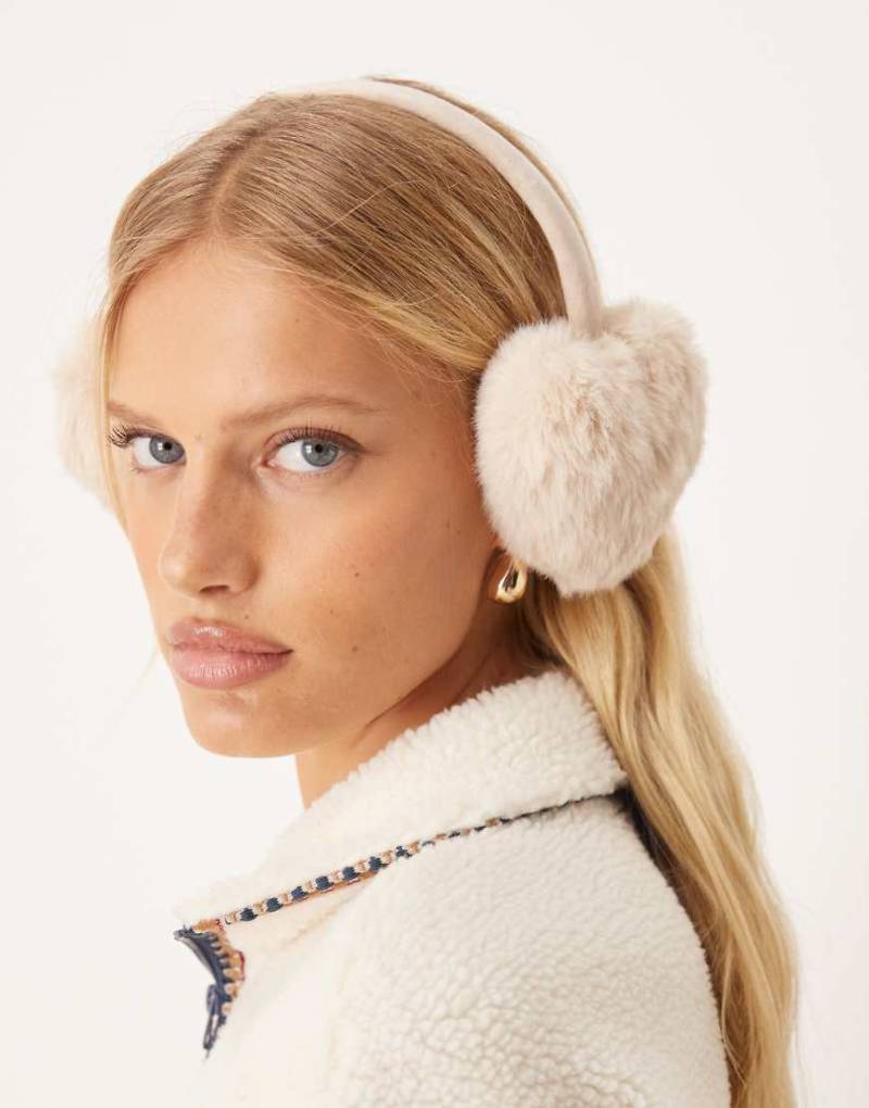 Accessorize - Ohrenschützer aus Kunstpelz in Weiß mit Herzdesign von Accessorize