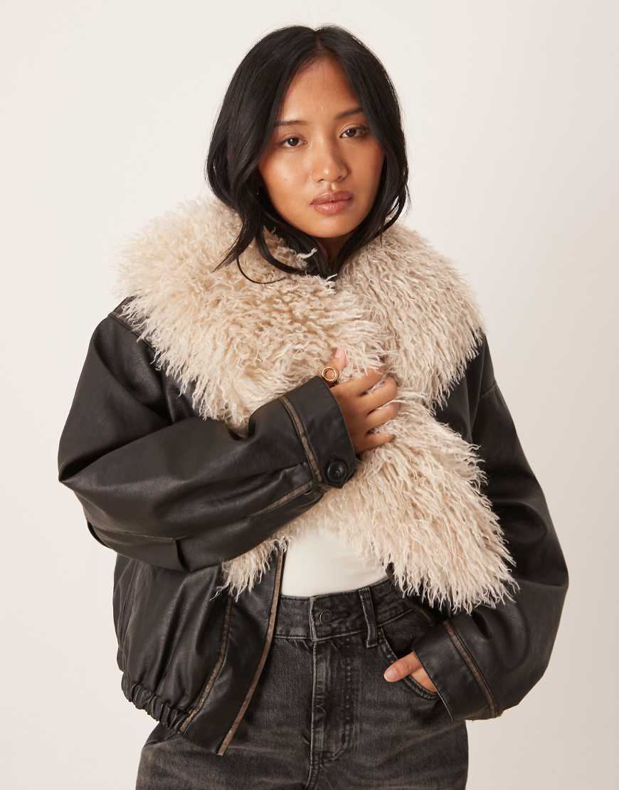 Accessorize - Schal aus Kunstpelz in Beige im mongolischen Stil-Neutral von Accessorize