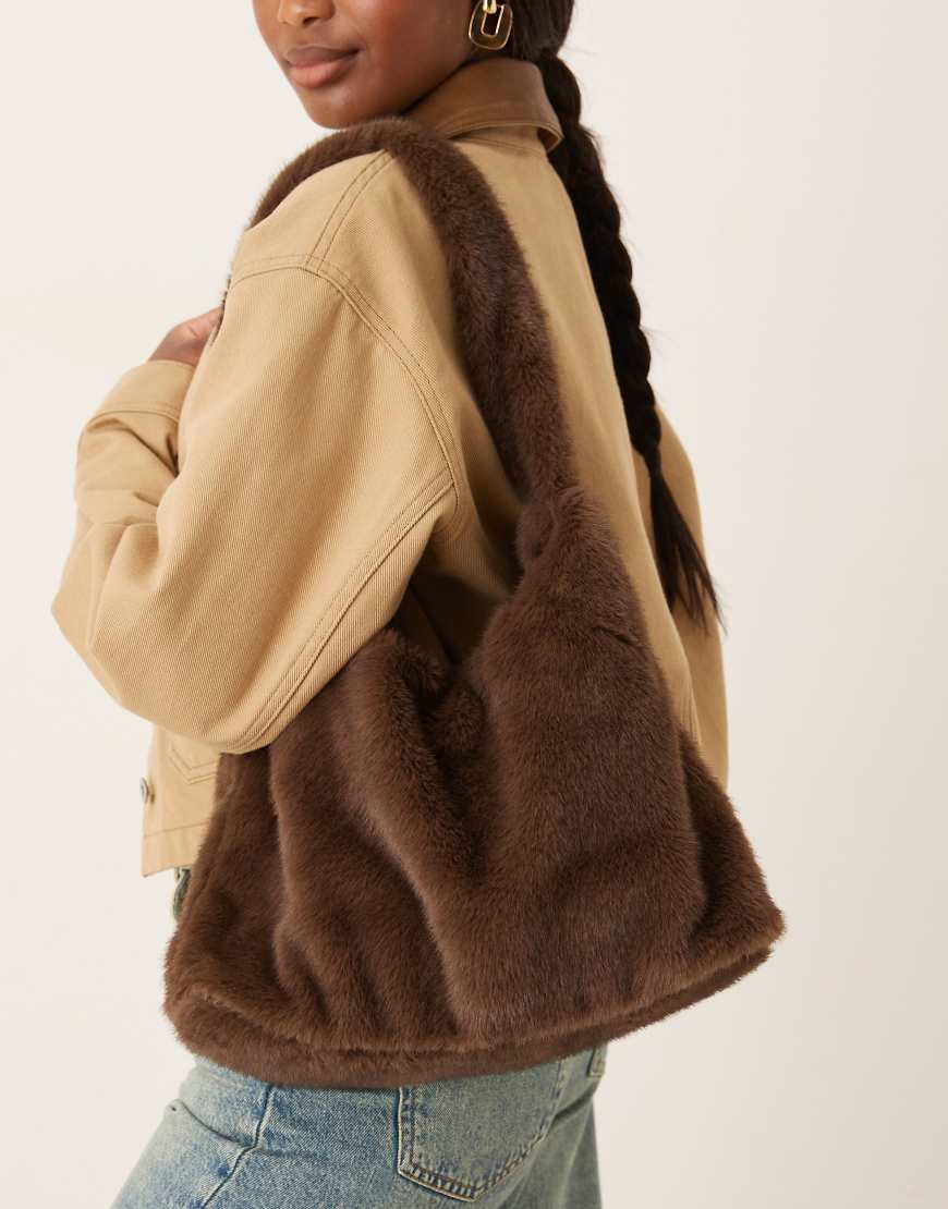 Accessorize - Schultertasche aus Kunstpelz in Schokobraun-Brown von Accessorize