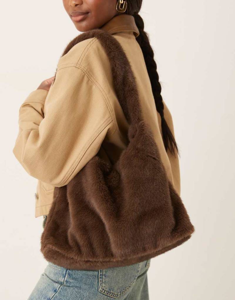 Accessorize - Schultertasche aus Kunstpelz in Schokobraun-Brown von Accessorize