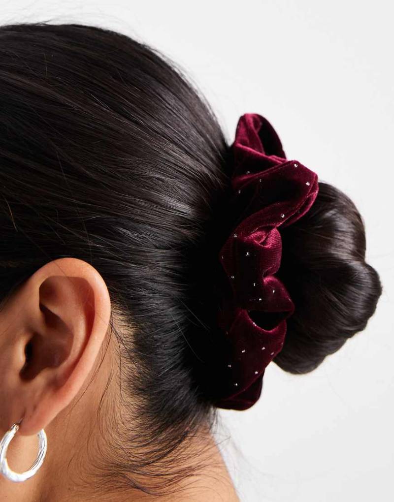 Accessorize - Scrunchie-Haargummi aus Samt in Burgunderrot mit Glitzer von Accessorize