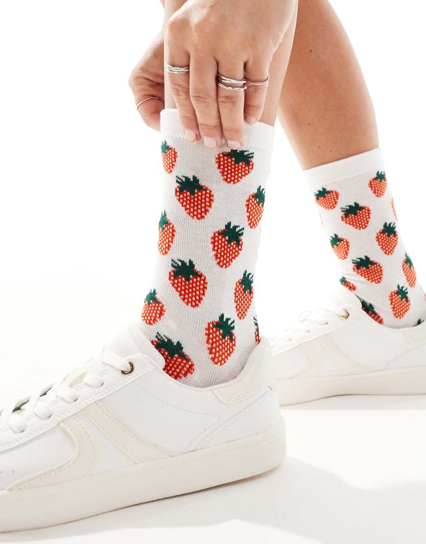 Accessorize - Socken in Weiß und Rot mit Erdbeer-Motiv von Accessorize