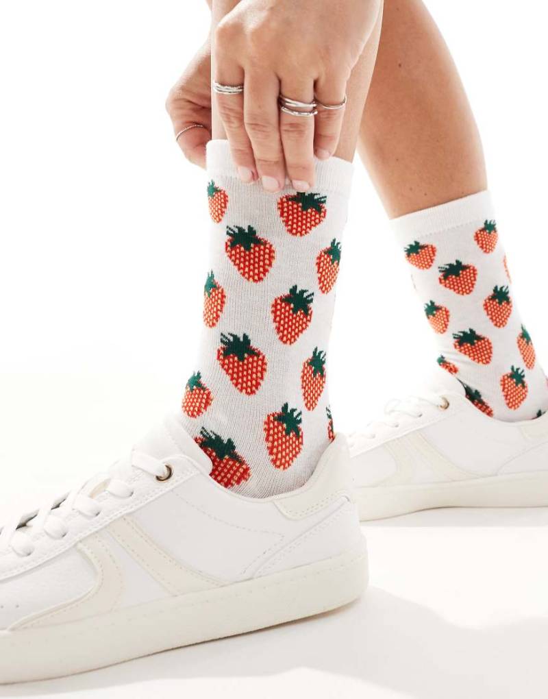 Accessorize - Socken in Weiß und Rot mit Erdbeer-Motiv von Accessorize
