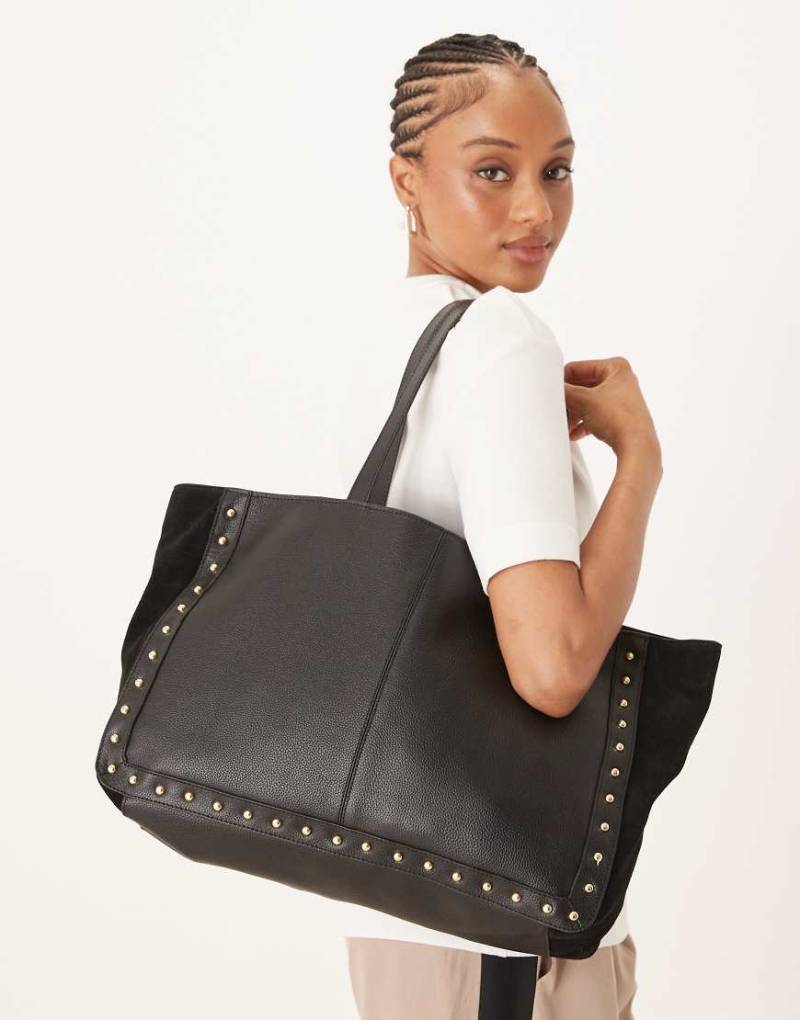 Accessorize - Tragetasche aus hochwertigem Leder-Wildleder-Mix in Schwarz mit Nietenbesatz von Accessorize