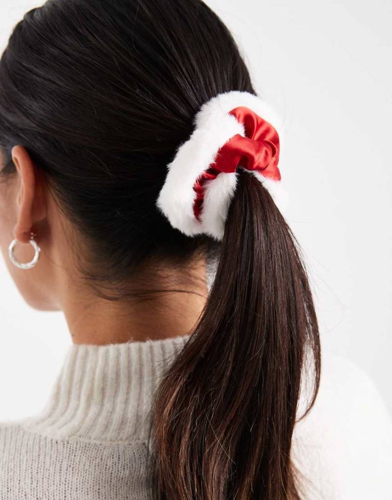Accessorize - Weihnachten - Scrunchie-Haargummi im Weihnachtsmann-Design in Rot von Accessorize