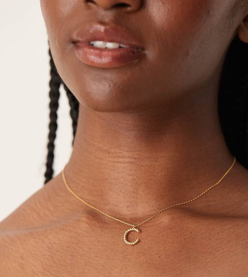 Accessorize Z - Verdrehte, vergoldete Halskette mit „C"-Initiale-Goldfarben von Accessorize