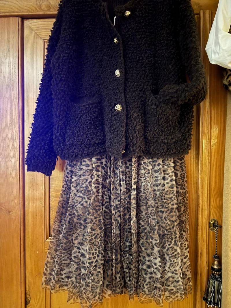 Kuschelige Boucle Jacke Mit Goldenen Knöpfen in Gr. S/M Verschiedenen Farben von AccessoryAndBags