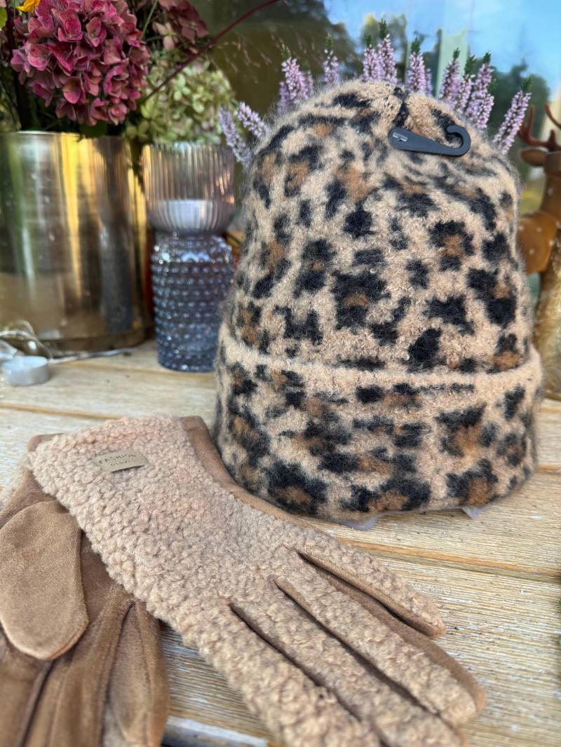 Kuschelige Mütze in Leo-Optik Verschiedenen Farben von AccessoryAndBags