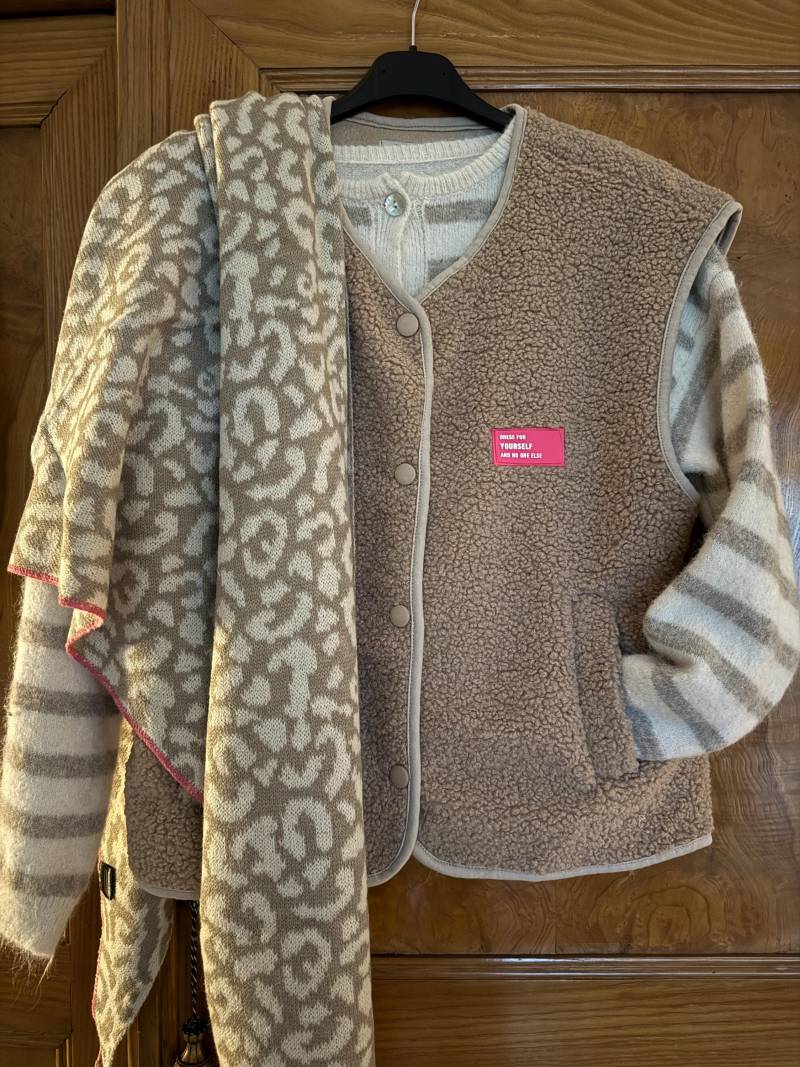 Kuschelige Teddy Plüsch Weste Mit Dress Yourself Patch in Gr. Os 34 36 38 40 Verschiedenen Farben Kuschelige Teddy Plüsch Weste Mit Dress Yourself Patch in Gr. Os 34 36 38 40 Verschiedenen Farben von AccessoryAndBags