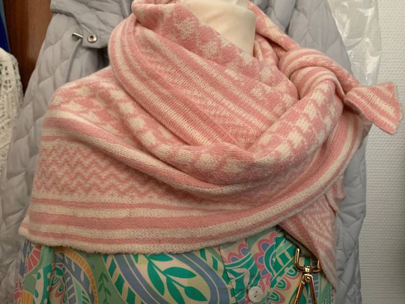 Leichter Dreiecksschal in Verschiedenen Farben von AccessoryAndBags