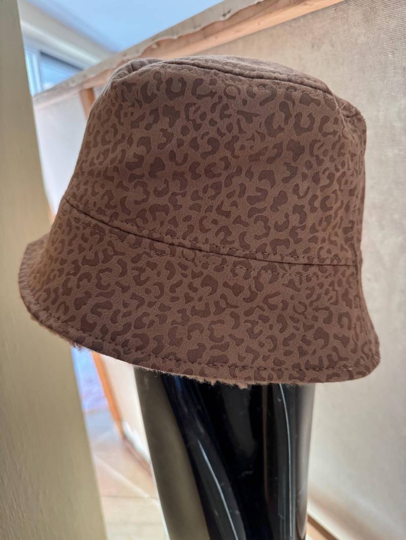 Süßer Teddy Plüsch Hut in Velourleder-Optik Außen Verschiedenen Farben von AccessoryAndBags