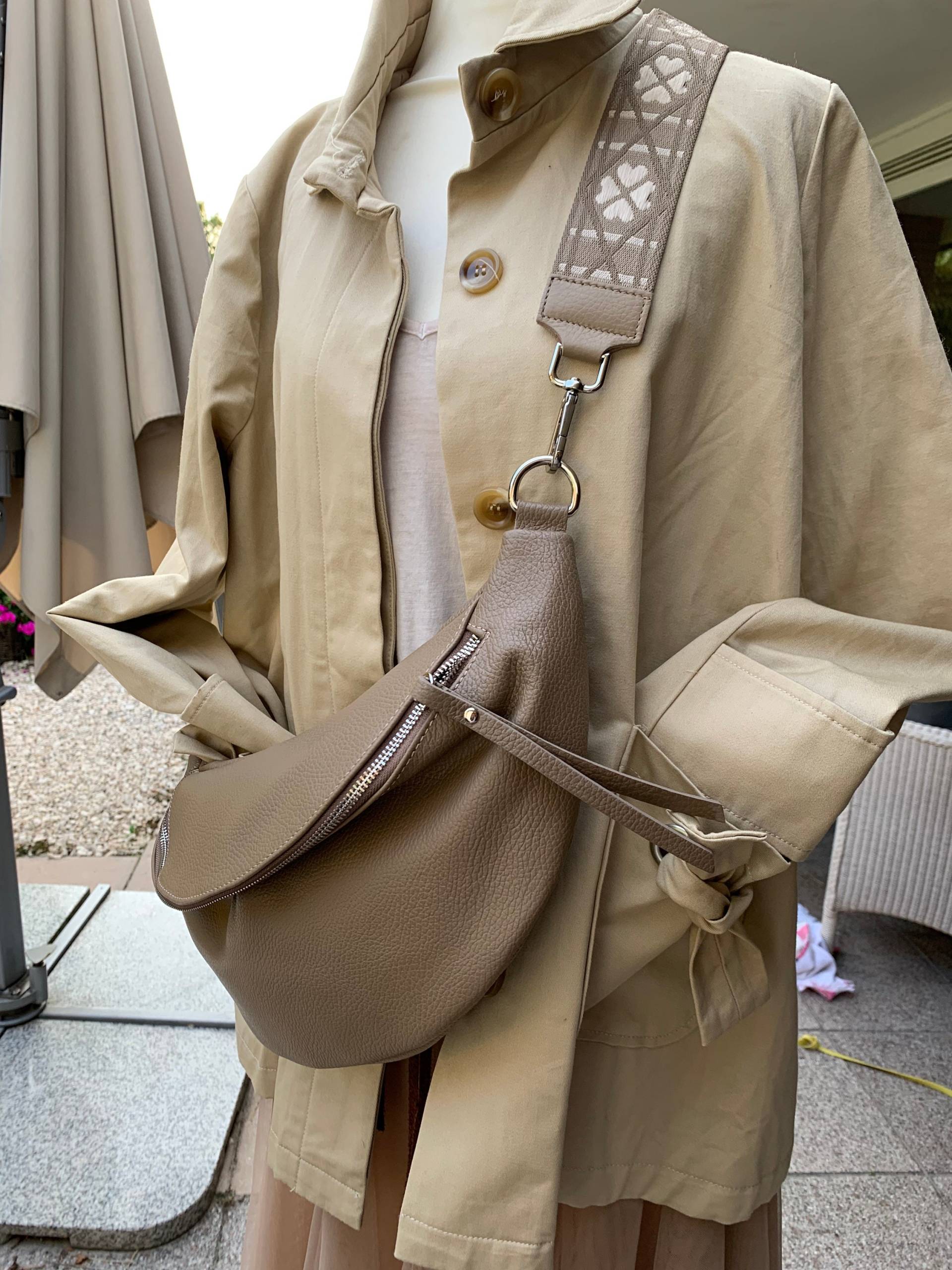 xxl Leder Umhängetasche Crossbody Bag in Verschiedenen Farben Mit Zusätzlichem Taschengurt Zum Wechseln xxl Leder Umhängetasche Crossbody Bag in Verschiedenen Farben Mit Zusätzlichem Taschengurt Zum Wechseln von AccessoryAndBags