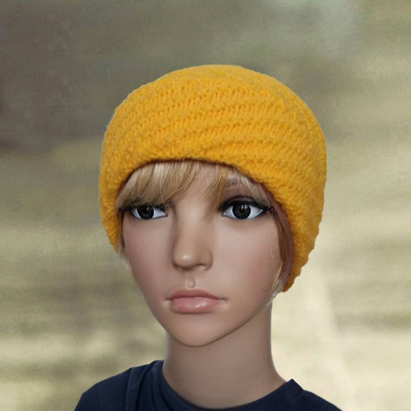 Gelbe Gestrickte Beanie Wintermütze Mit Bündchen Aus Wollgemisch von AccessoryArty