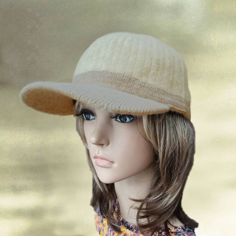 Woll Strick Schiebermütze Mit Schirm - Beige Wintermütze von AccessoryArty