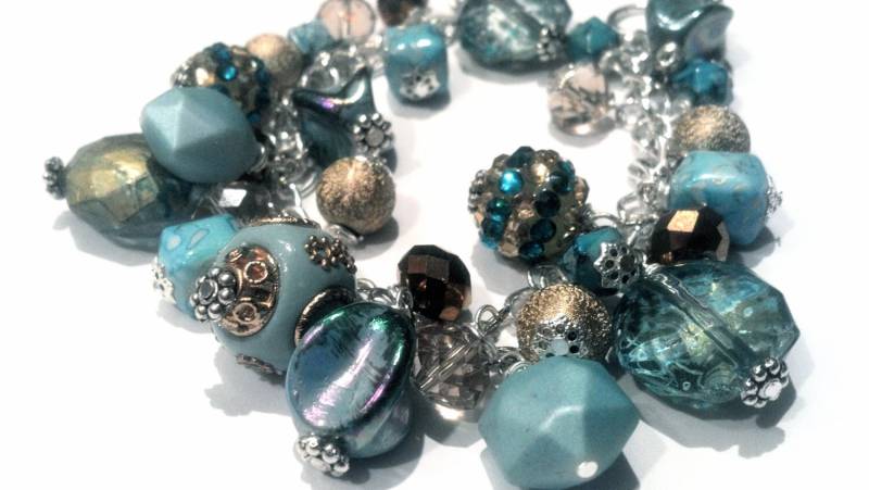 Türkis-Gold-, Beige - Und Tan-Perlenarmband Türkis-Gold-, Beige - Und Tan-Perlenarmband von AccessoryFever