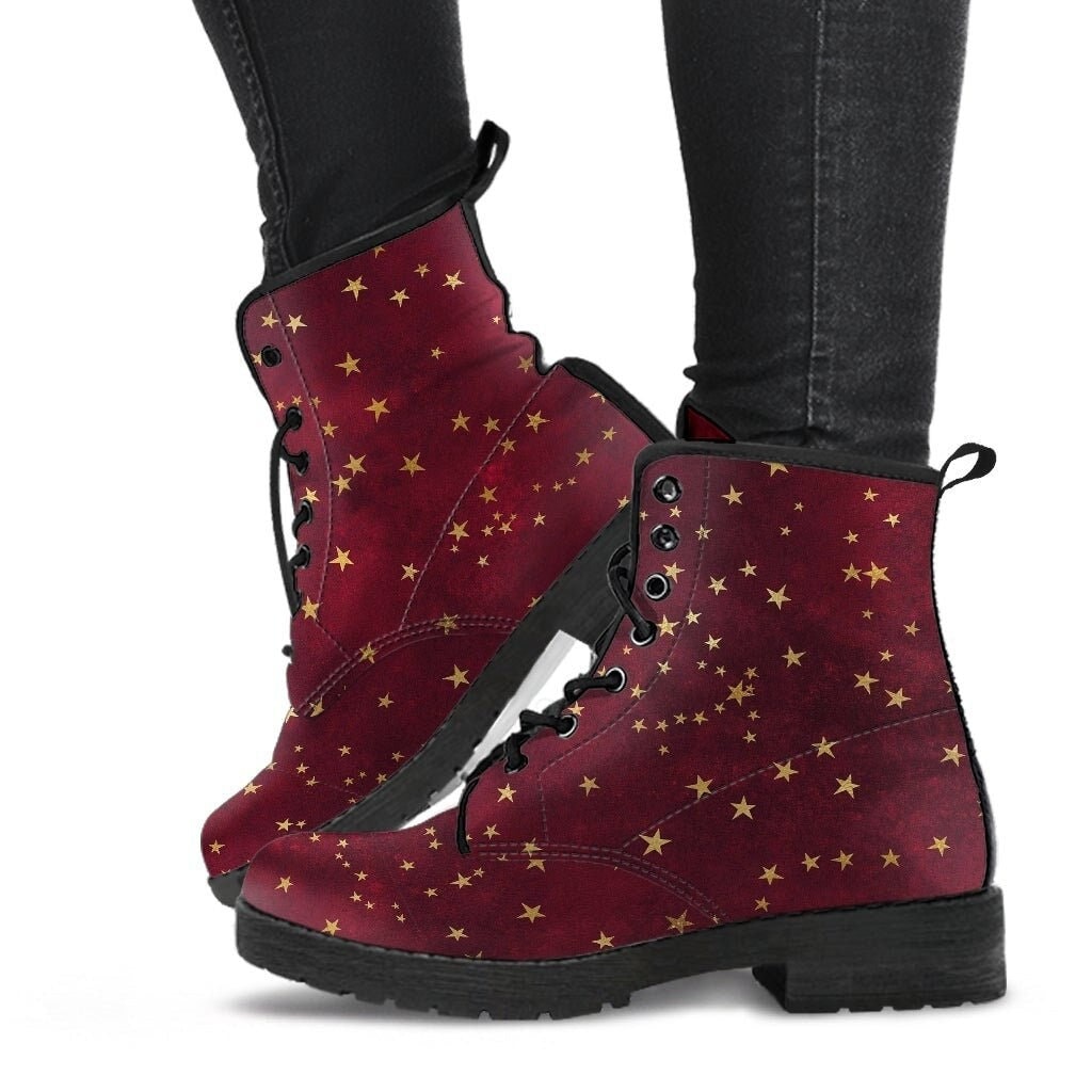 Kampfstiefel - Rugged Look Distressed Red Galaxy #101 | Custom Schuhe, Hippie Stiefel, Schnürstiefel, 90Er Rote Schuhe Kampfstiefel - Rugged Look Distressed Red Galaxy #101 | Custom Schuhe, Hippie Stiefel, Schnürstiefel, 90Er Rote Schuhe von AcesInfinity