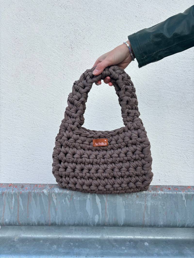 Trendige Gehäkelte Schultertasche, Grobstrick Handtasche, Sommerhandtasche, Niedliche Handgemachte Stilvolle Jersey-Handtasche, Geschenk Für Sie von AchikaStudio