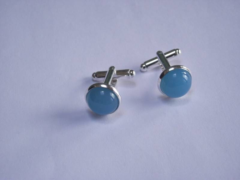 12Cab32 - Versilberte Manschettenknöpfe Set Mit 12 Mm Hellblauen Chalcedon Cabochons von AcmeCufflinks