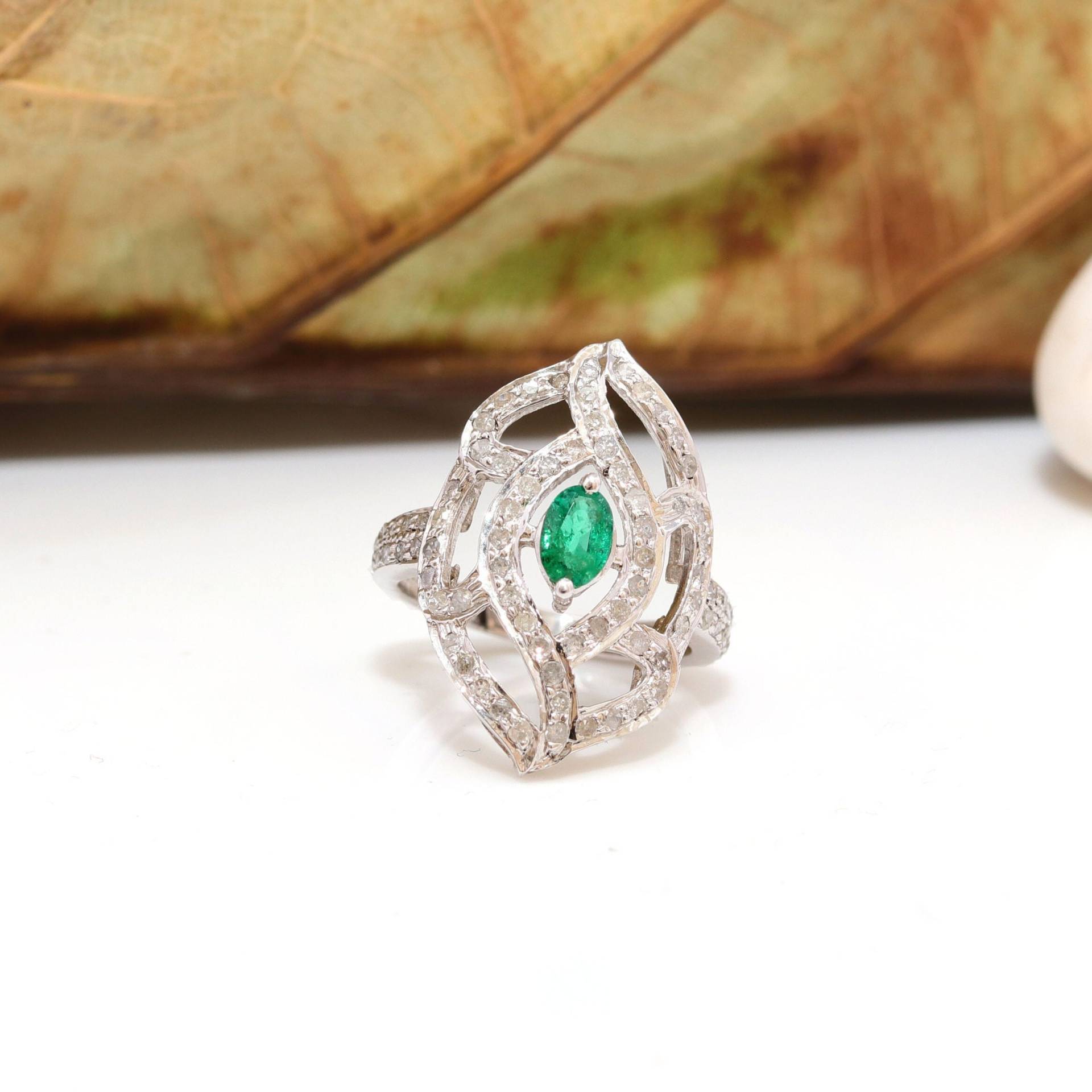 Smaragd Edelstein Diamant Ring, 925 Sterling Silber Weiß Oxidierter Antiker Stil Jubiläumsring, Geschenk Für Sie von AcmeJewels