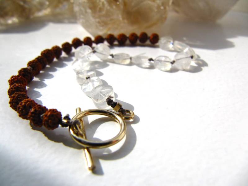 Lunar Priestess Regenbogen Mondstein, Rudraksha Samen Und Gold Fill Armband Lunar Priestess Regenbogen Mondstein, Rudraksha Samen Und Gold Fill Armband von AcolyteJewelry