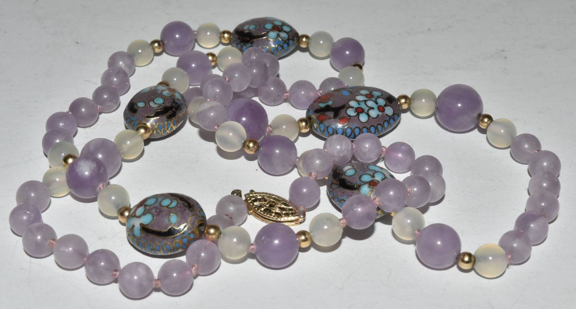 Vintage Amethyst Cloisonne Perlenstrang Gold Filled Halskette Vintage Amethyst Cloisonne Perlenstrang Gold Filled Halskette von AcquiredAntiqueCo