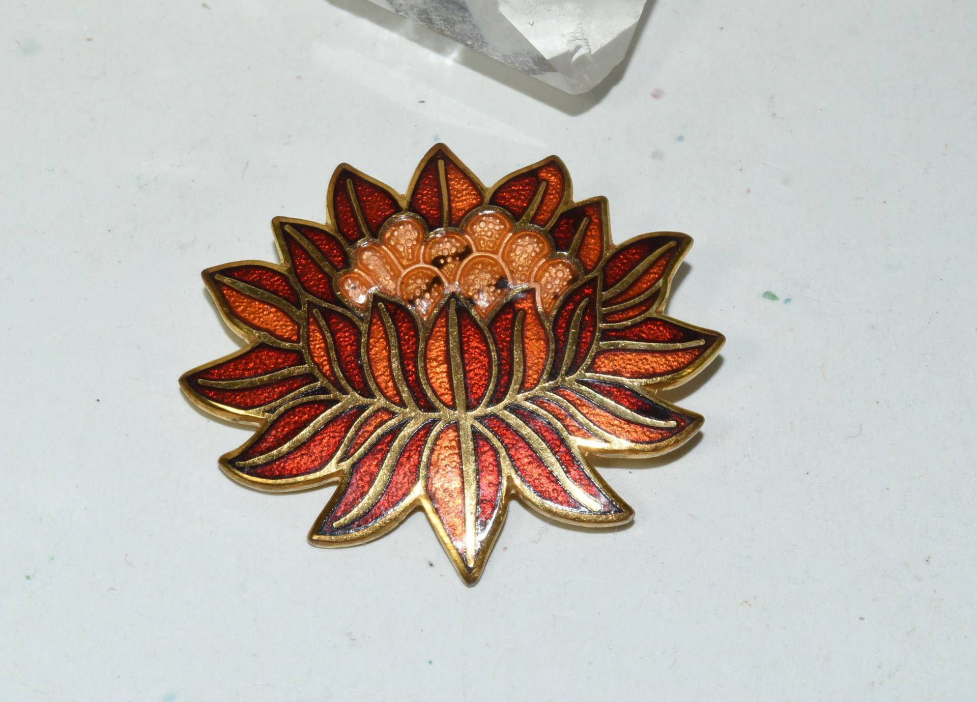 Vintage Mma 1985 Enamel Blumenmuseum Pin Brooch Pendant Vintage Mma 1985 Enamel Blumenmuseum Pin Brooch Pendant von AcquiredAntiqueCo