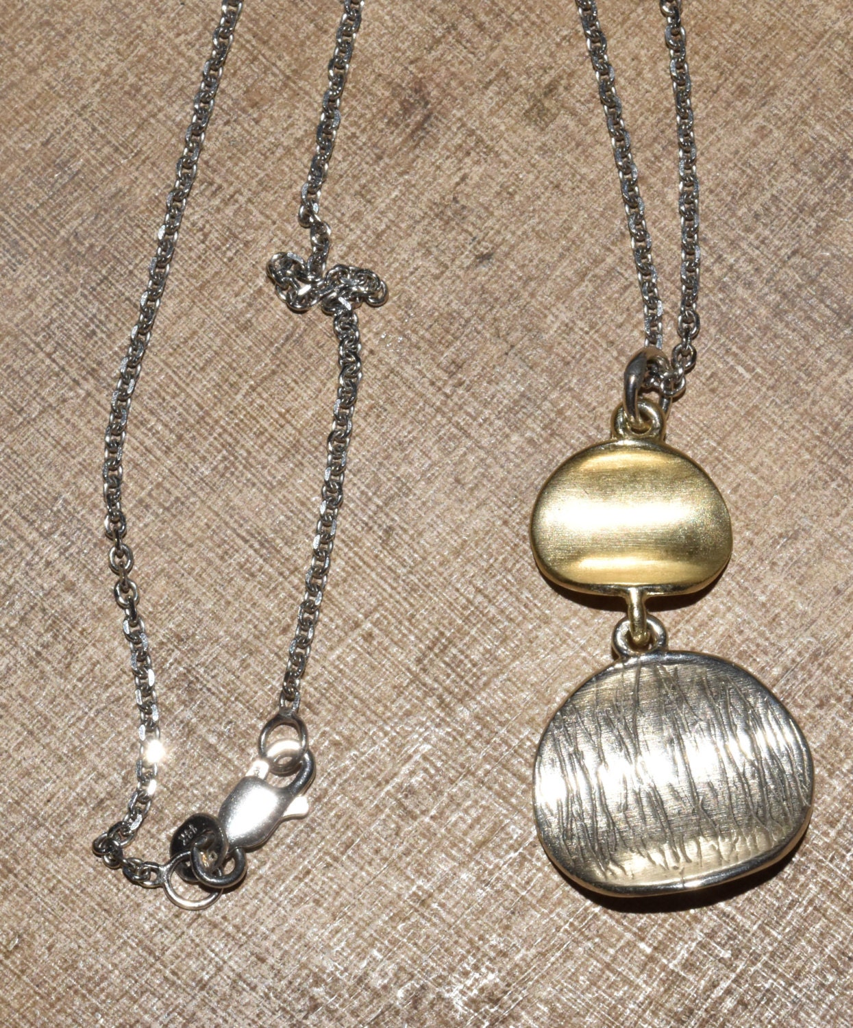 sterling Silber Kugel Halskette Unterzeichnet Schlichtes Modernes Design Handwerklich Hergestellt sterling Silber Kugel Halskette Unterzeichnet Schlichtes Modernes Design Handwerklich Hergestellt von AcquiredAntiqueCo
