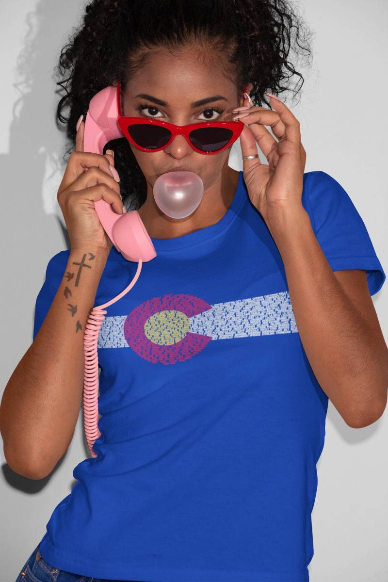 Frauen Colorado Flagge T-Shirt - Alle 271 Städte von ActiveStateDesigns