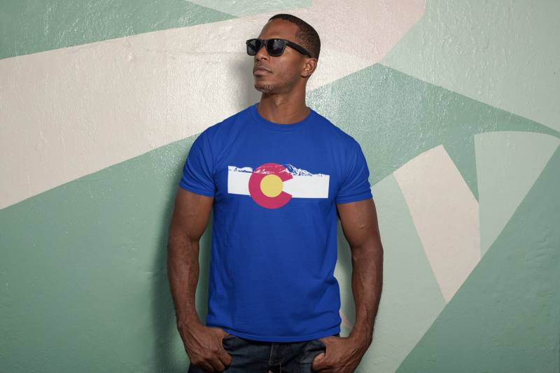 Herren Colorado Flagge Mit Rocky Mountain Silhouette von ActiveStateDesigns