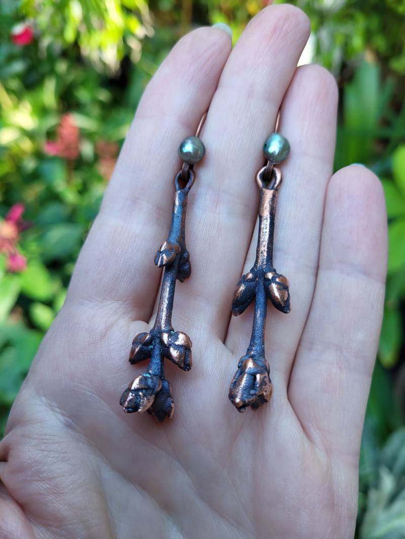 Elektrogeformte Kupferohrringe Perlenknospenzweig Ohrringe von AcuLoveJewelryDesign