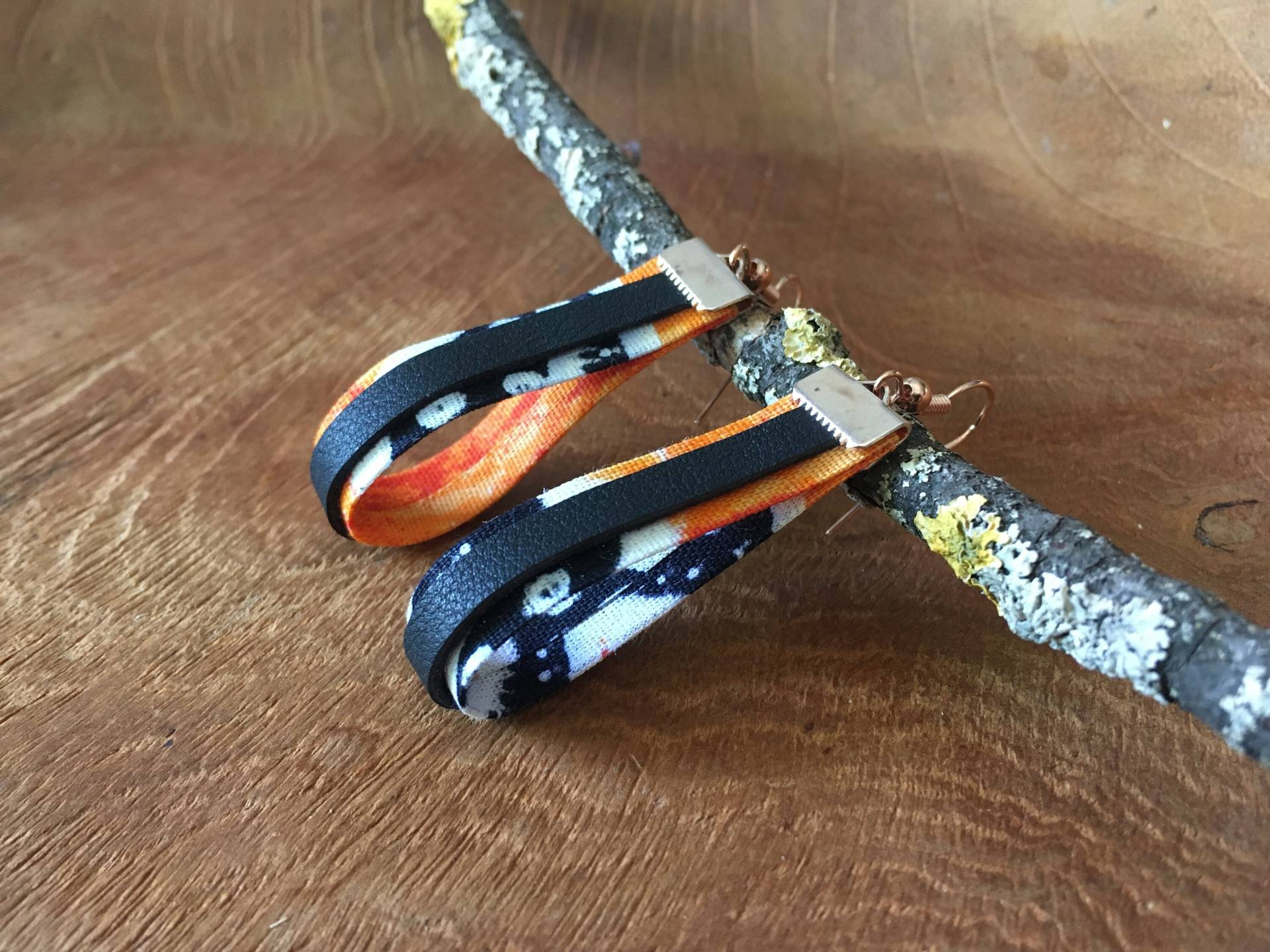 Loop - Ohrringe Aus Schwarzem Leder Und Wachsstoff Loop - Ohrringe Aus Schwarzem Leder Und Wachsstoff von AdLibitumCie