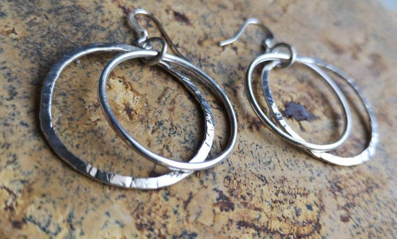 Schwestern, Doppel-Creolen, Sterlingsilber, Handgefertigte Lange Oder Kurze Ohrringe, Kunsthandwerklicher Schmuck von AdamantineJewellery