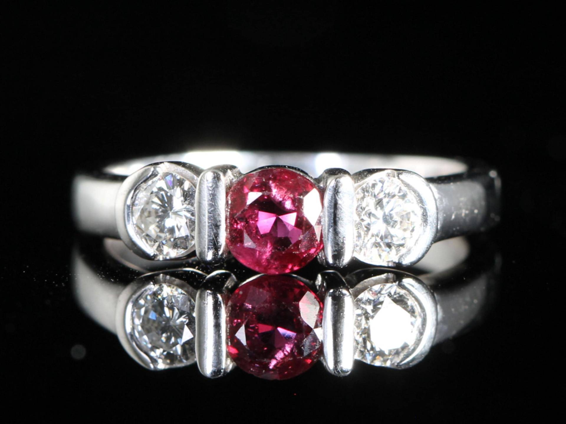 Wunderschöner Rubin Und Diamant Ring Aus 18 Karat Gold von Adamasjewellery