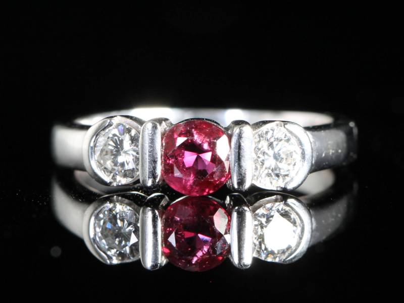 Wunderschöner Rubin Und Diamant Ring Aus 18 Karat Gold von Adamasjewellery