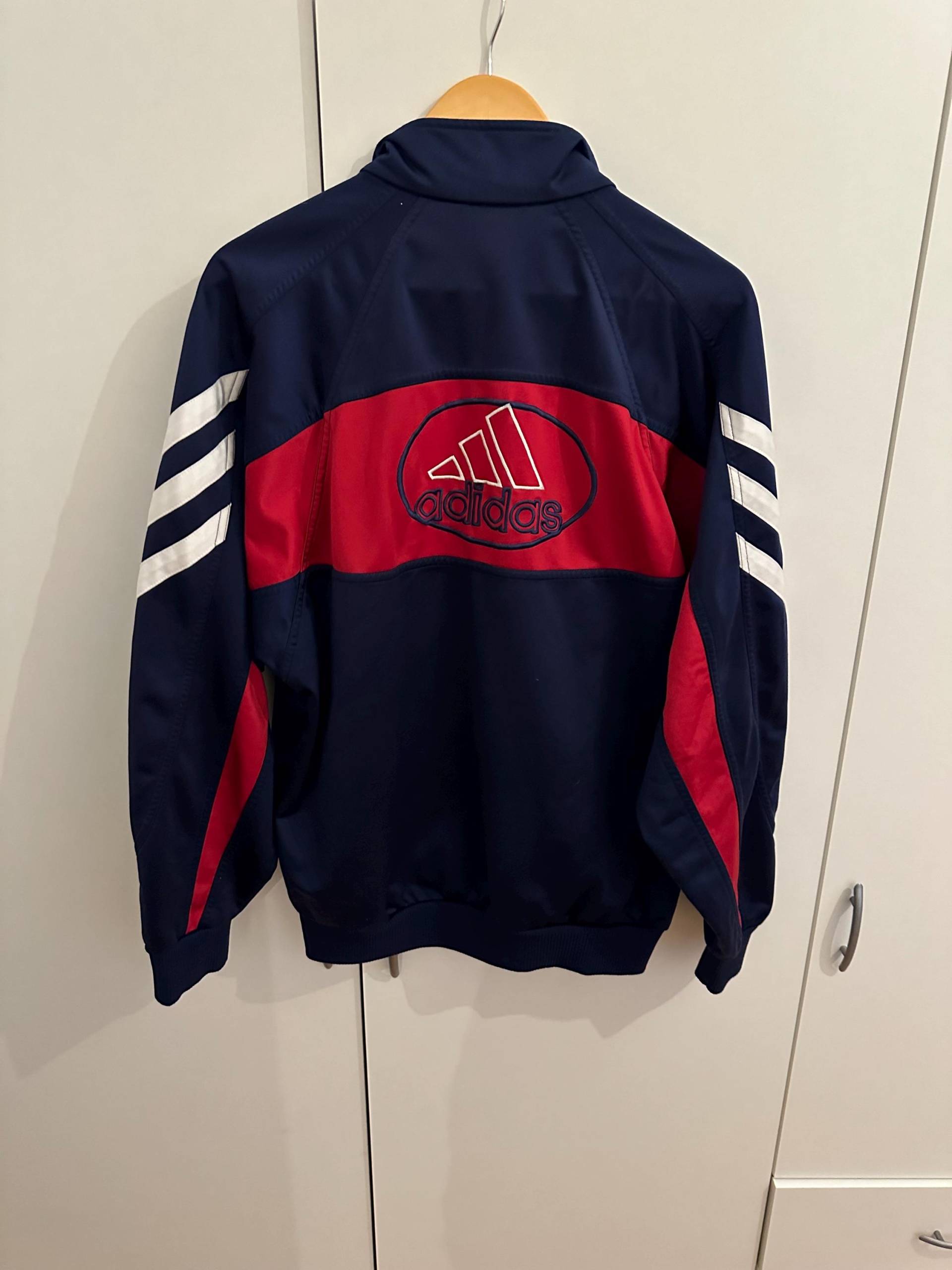 Adidas Windbreaker Jacke Size M-L Retro Vintage Track Jacket Adidas Windbreaker Jacke Size M-L Retro Vintage Track Jacket von Adamd23456