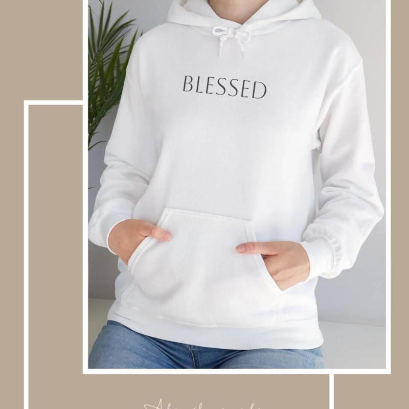 Blessed Hoodie - Christlicher Kapuzenpullover | Minimalistisch & Stylisch Glaube Und Hoffnung Jeremia 29, 11 Geschenk Für Christen von AdamsLovemade