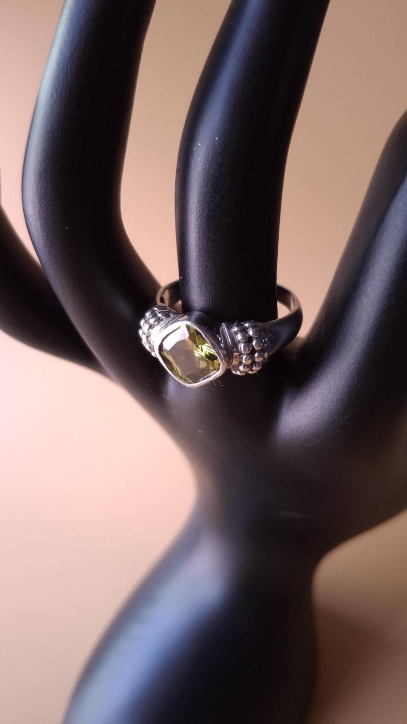Eleganter Peridot Und Sterling Silber Ring Gr. 9 von AdamsVintageFinds