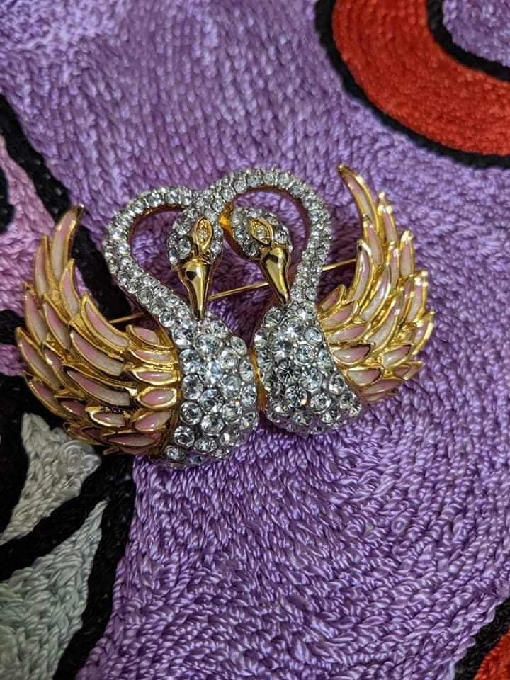 Nolan Miller Emaille Swarovski Crystal Interlocking Schwan Pin Brosche Glamour Kollektion von AdamsVintageFinds