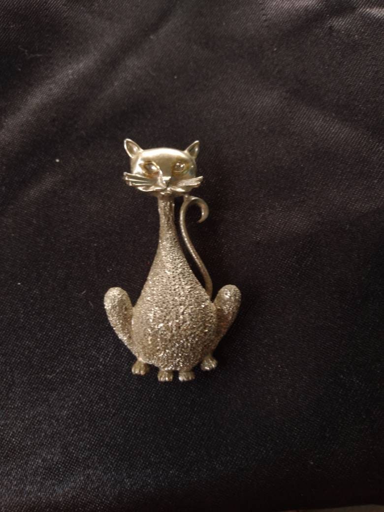 Pralle Katzenbrosche Anstecknadel von AdamsVintageFinds