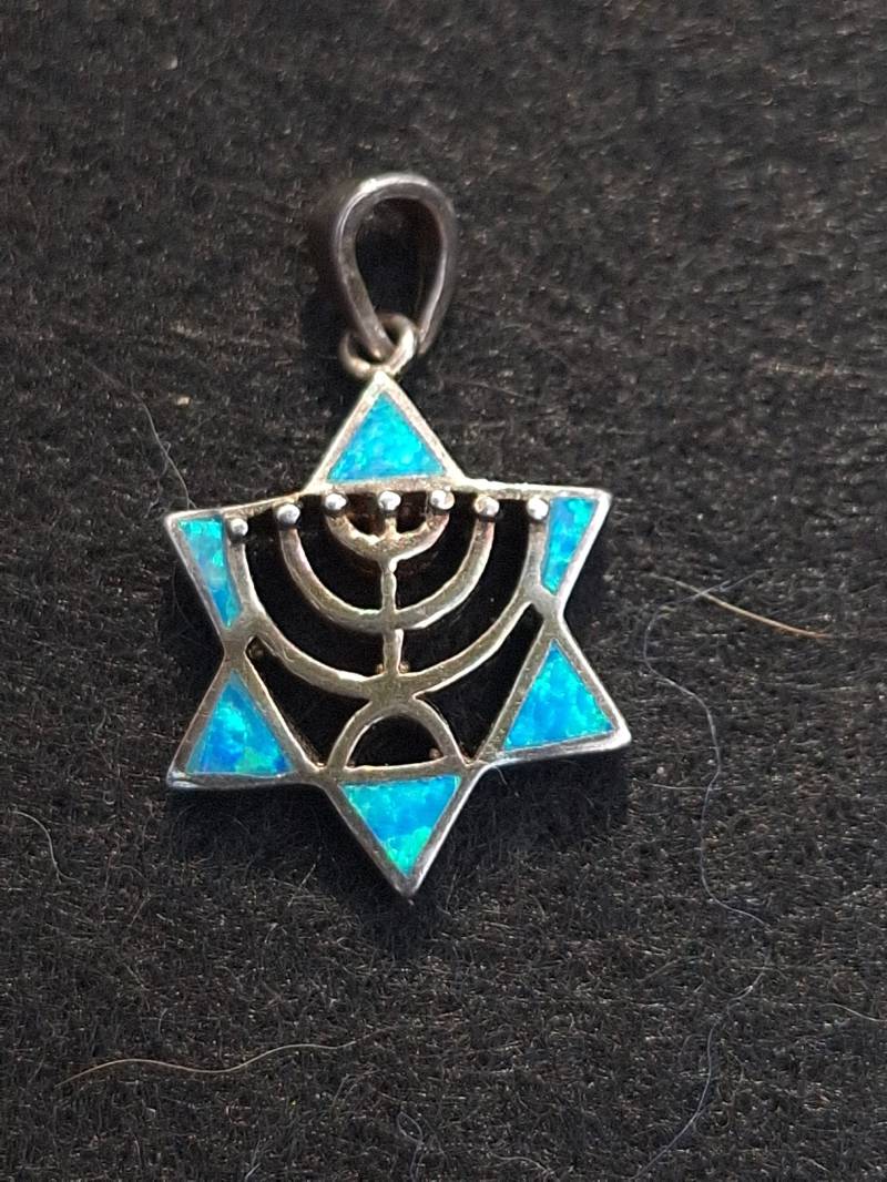 Sterling Silber Und Blauer Triplet Opal Aus Australien David Stern Halskette Mit Menorah Anhänger von AdamsVintageFinds