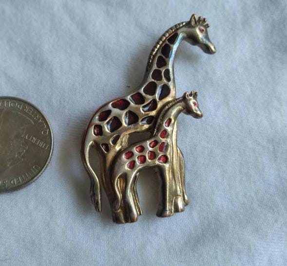Zwei Giraffen Brosche, Anstecknadel von AdamsVintageFinds