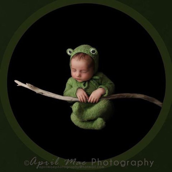 Neugeborenen Frosch, Froschspielanzug, Froschmütze, Baby Frosch, Strickstrampler, Baby Requisiten von Adaphotoprops