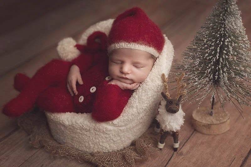 Neugeborenen Outfit, Weihnachtsoutfit, Weihnachtsmann Outfit, Newborn Props, Elfen Mütze, Strampler Mit Füßen, Neugeborene von Adaphotoprops
