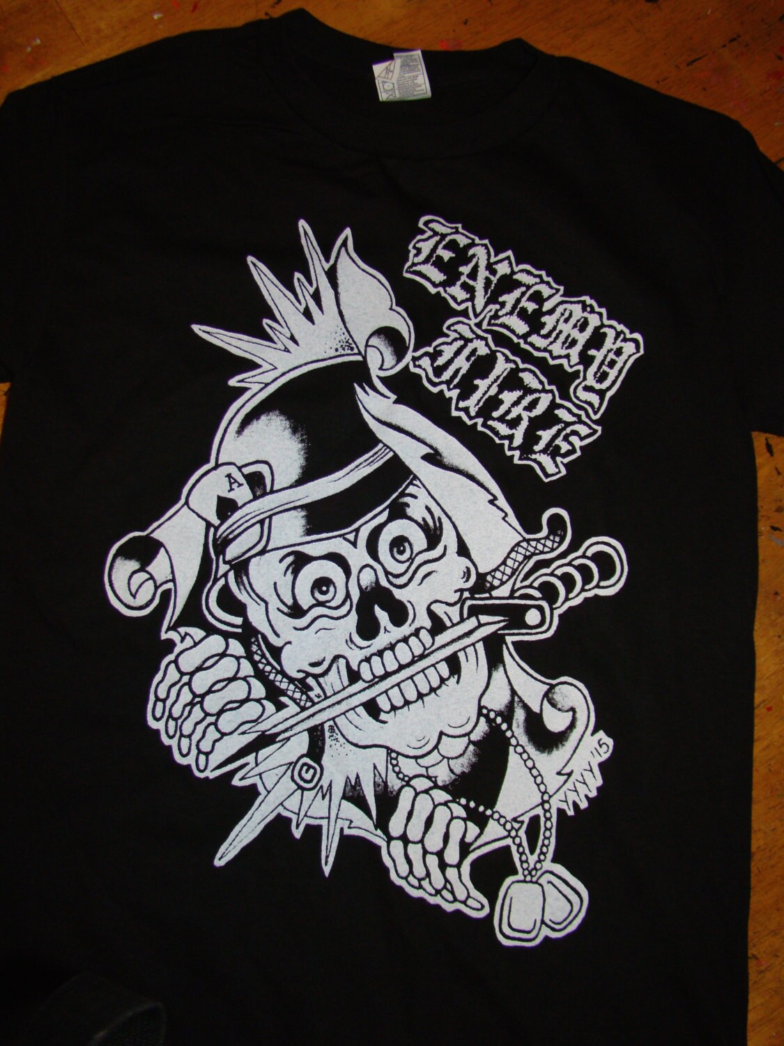 Feindliche Feuer Oi Band "Skelleton Soldat" T-Shirt Feindliche Feuer Oi Band "Skelleton Soldat" T-Shirt von AddictedToChaos