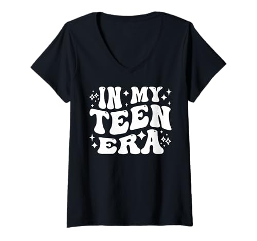Damen In My Teen Era Lustiger offizieller 13. Geburtstag eines Teenagers T-Shirt mit V-Ausschnitt Damen In My Teen Era Lustiger offizieller 13. Geburtstag eines Teenagers T-Shirt mit V-Ausschnitt von Addictive Designs Birthday Merch