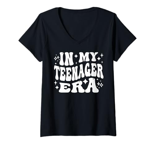 Damen In My Teenager Era, Teen Life, Teenage Years T-Shirt mit V-Ausschnitt Damen In My Teenager Era, Teen Life, Teenage Years T-Shirt mit V-Ausschnitt von Addictive Designs Birthday Merch