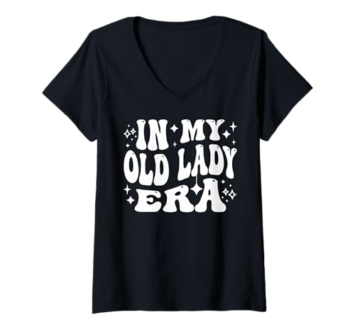Damen In My Old Lady Era Funny Aging Humor für Frauen T-Shirt mit V-Ausschnitt Damen In My Old Lady Era Funny Aging Humor für Frauen T-Shirt mit V-Ausschnitt von Addictive Designs Funny Merch